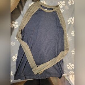 Young Men's Urban Pipeline long sleeve shirt size small